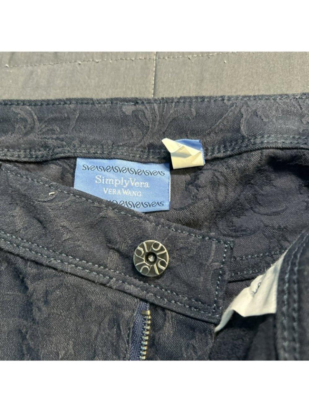 Simply Vera Vera Wang Dark Blue Floral Patterned Women's Shorts - Picture 3 of 6